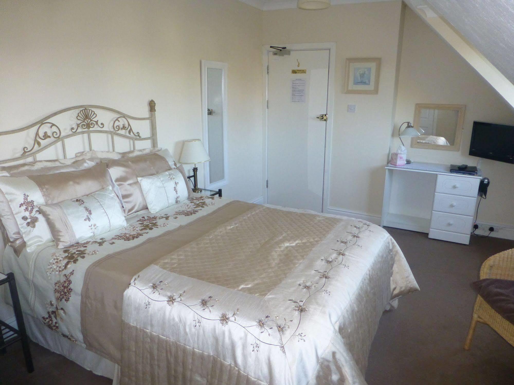 Beech Lodge Guest House New Milton Bagian luar foto