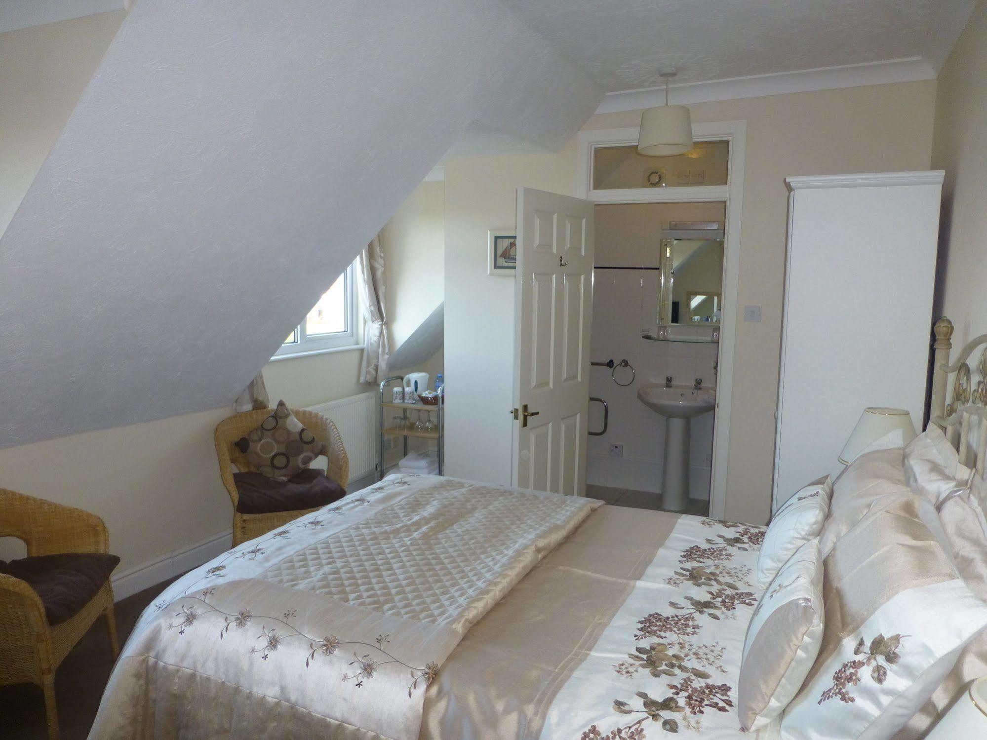 Beech Lodge Guest House New Milton Bagian luar foto